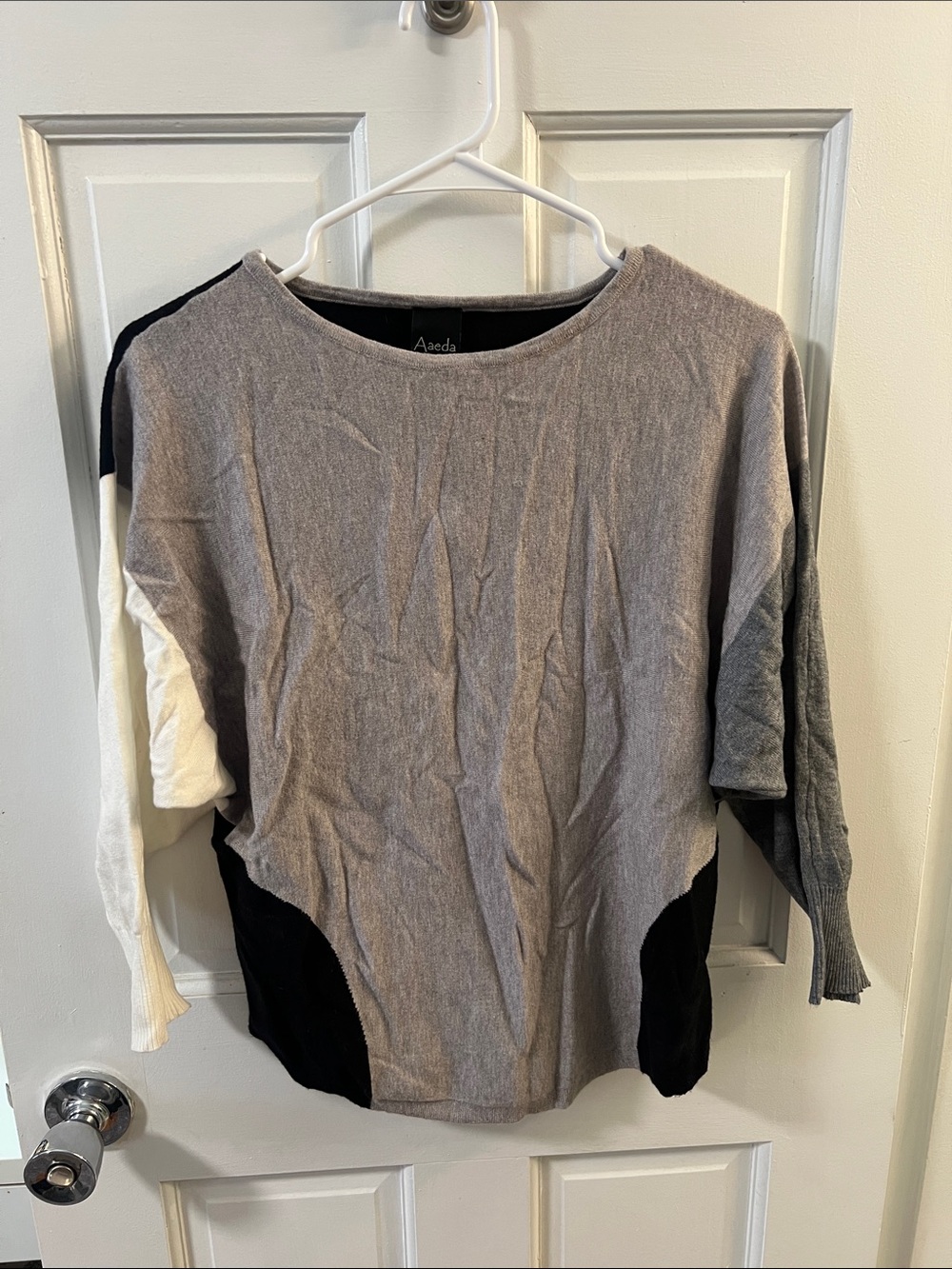 AVEDA Colorblock Crewneck Sweater in Gray, Black, White